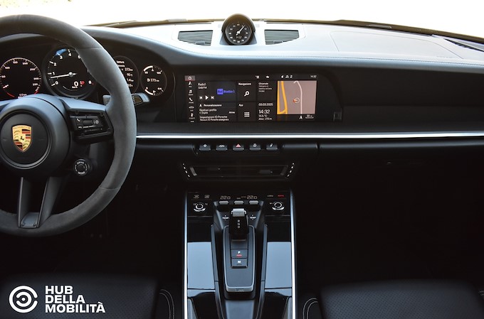 PORSCHE 911 Carrera 4S